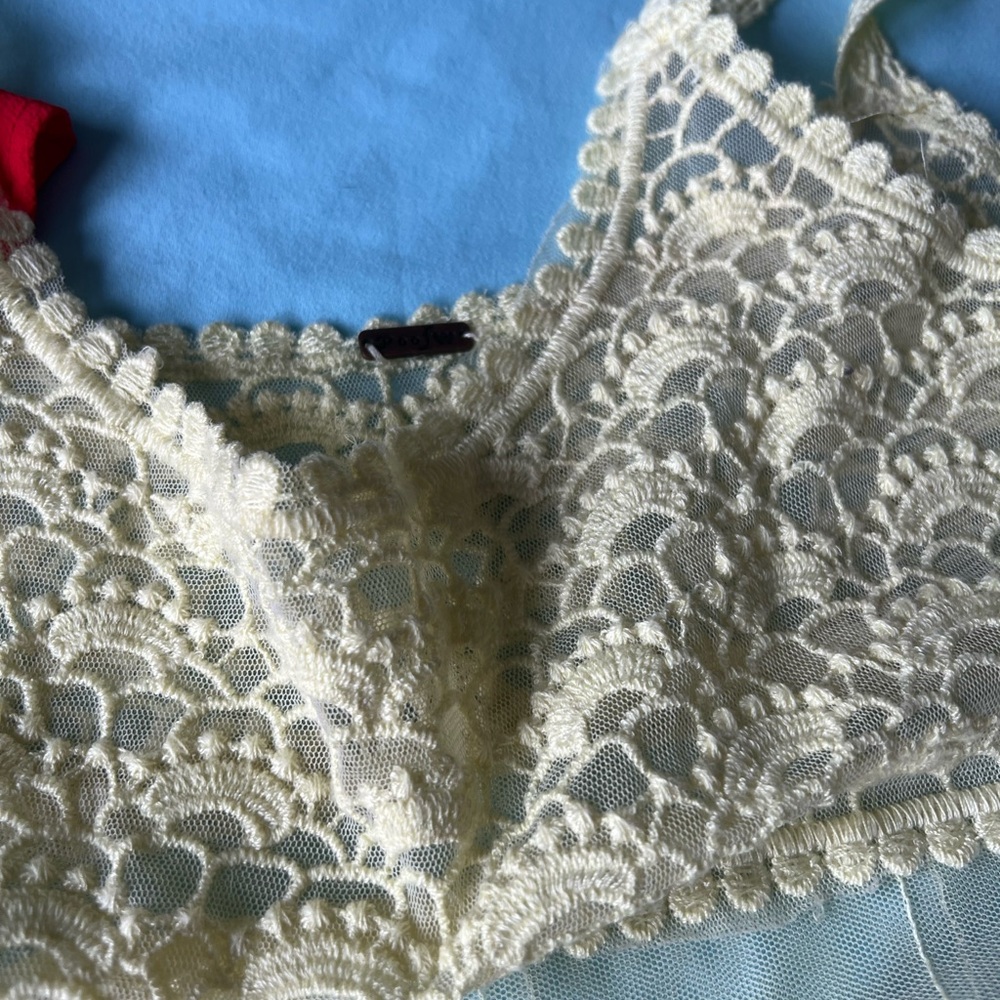 5 Tops Bundle - image 8